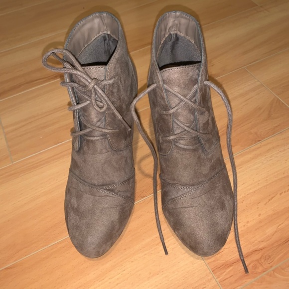 Healed booties - Picture 3 of 3